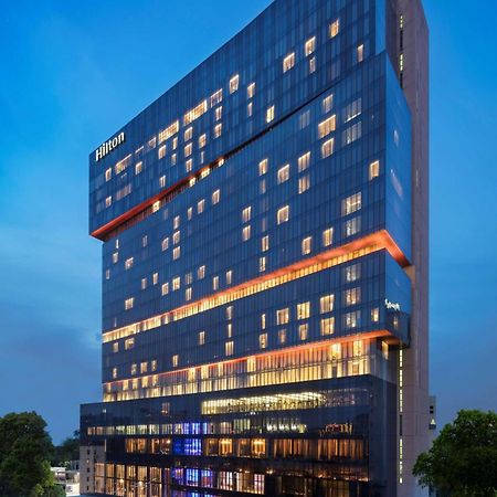 Hilton Guangzhou Tianhe - Free Shuttle Bus And Registration Counter Available During Canton Fair Period Екстериор снимка Hilton Chengdu