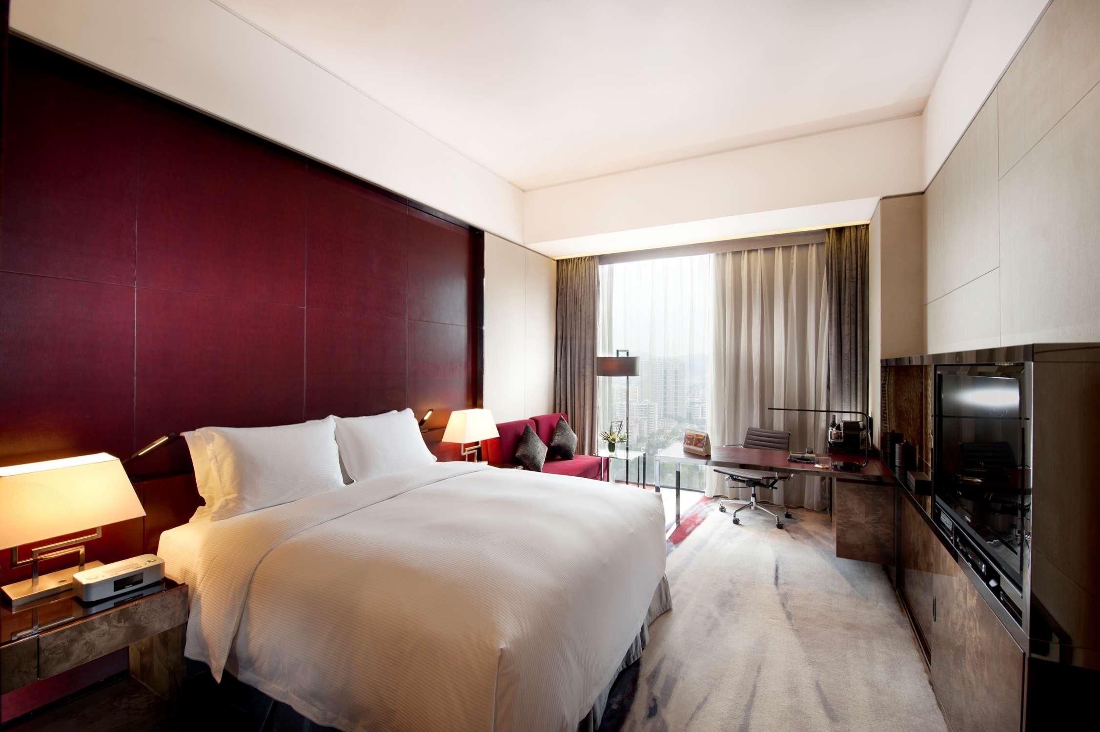 Hilton Guangzhou Tianhe - Free Shuttle Bus And Registration Counter Available During Canton Fair Period Стая снимка Deluxe Room