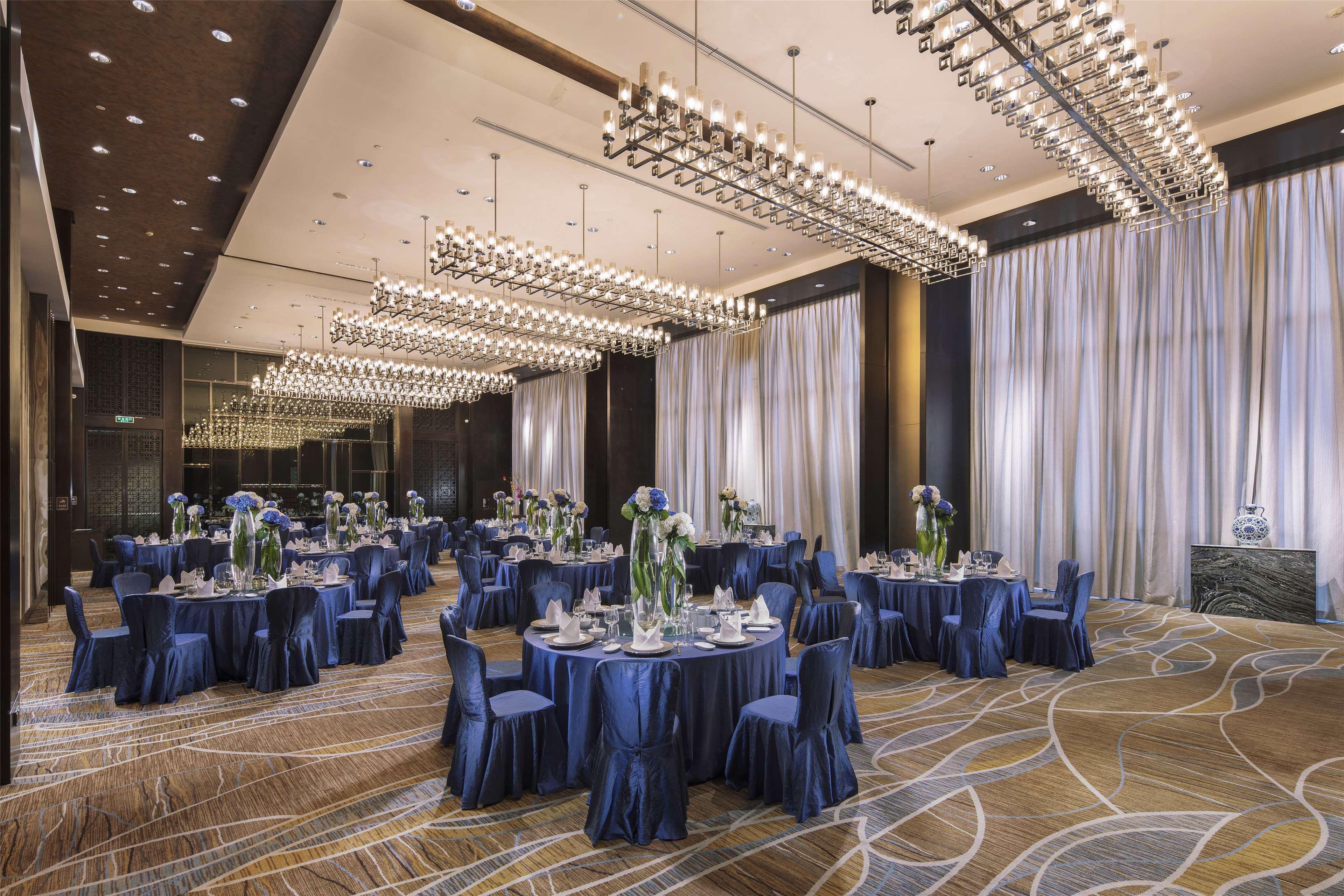 Hilton Guangzhou Tianhe - Free Shuttle Bus And Registration Counter Available During Canton Fair Period Екстериор снимка The Grand Ballroom