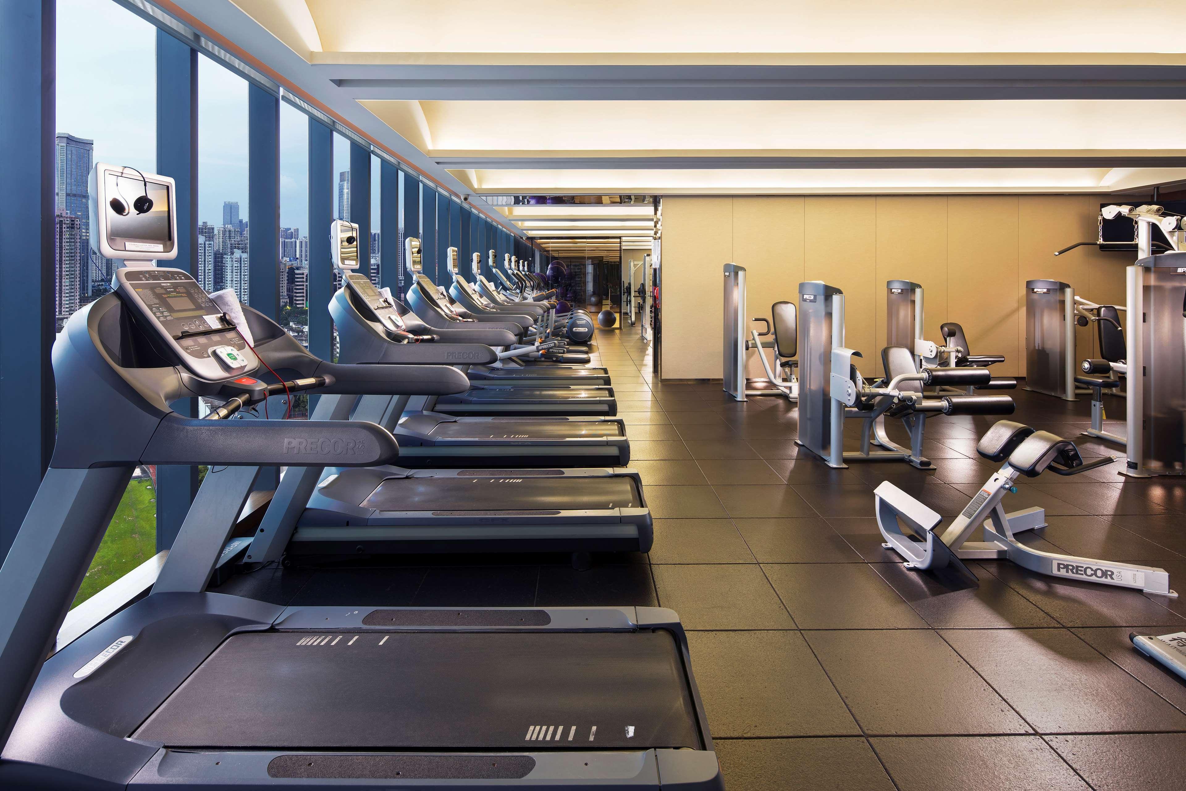 Hilton Guangzhou Tianhe - Free Shuttle Bus And Registration Counter Available During Canton Fair Period Екстериор снимка The gym at the hotel