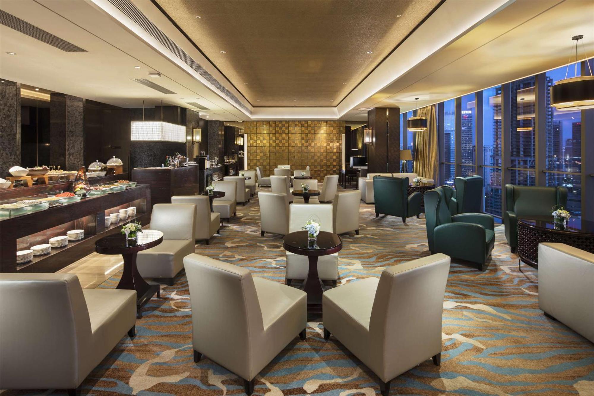 Hilton Guangzhou Tianhe - Free Shuttle Bus And Registration Counter Available During Canton Fair Period Екстериор снимка The Club lounge at Beijing Capital International Airport