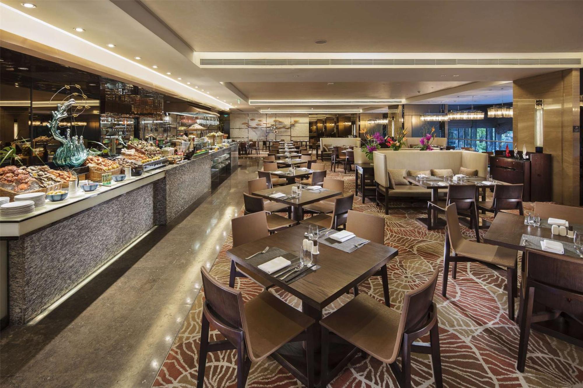 Hilton Guangzhou Tianhe - Free Shuttle Bus And Registration Counter Available During Canton Fair Period Екстериор снимка The Club Lounge at the Fairmont