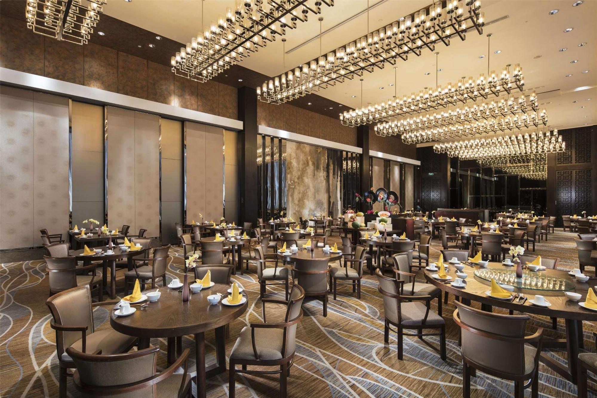 Hilton Guangzhou Tianhe - Free Shuttle Bus And Registration Counter Available During Canton Fair Period Екстериор снимка The Chinese restaurant