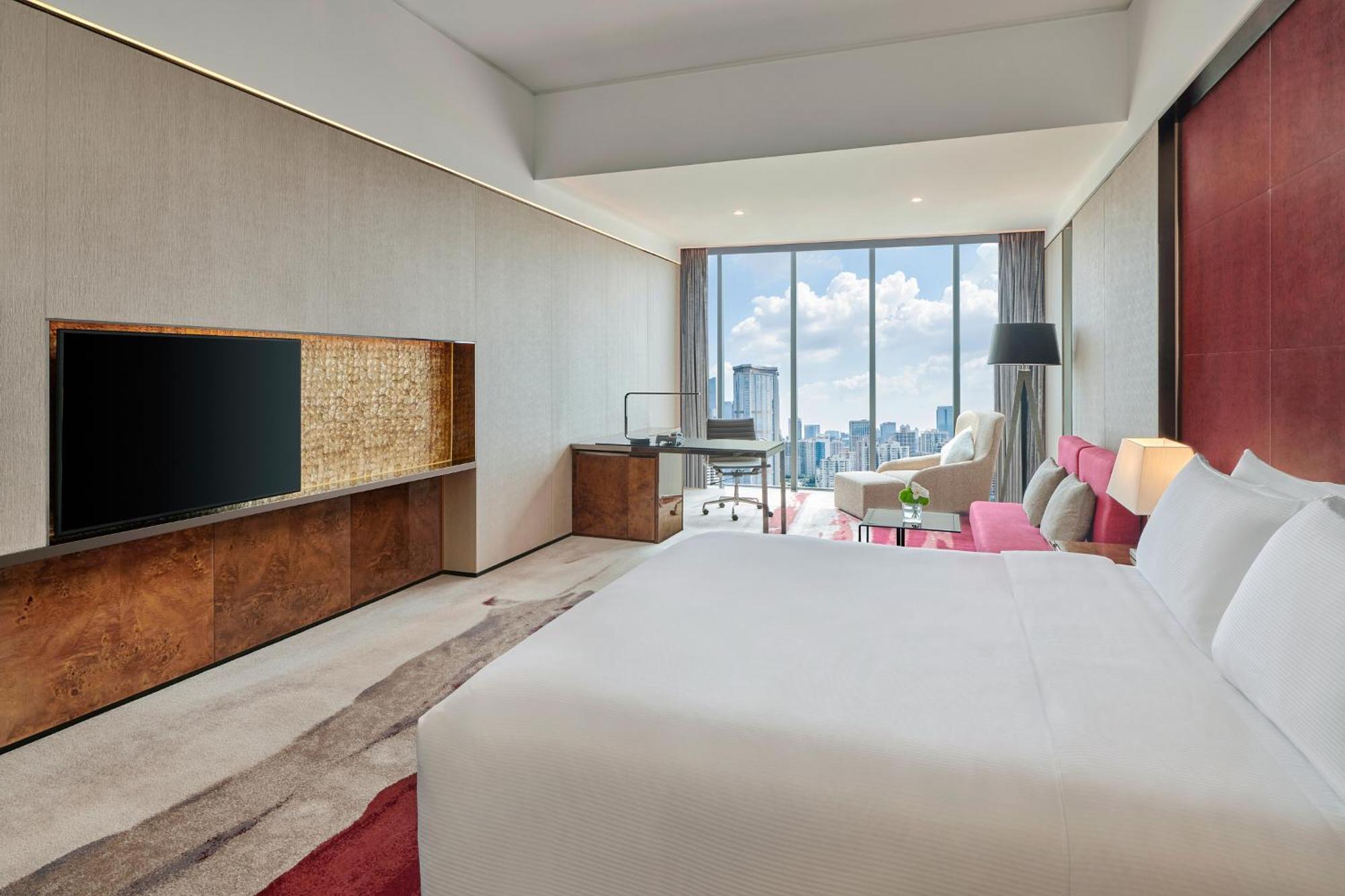 Hilton Guangzhou Tianhe - Free Shuttle Bus And Registration Counter Available During Canton Fair Period Екстериор снимка Deluxe Room