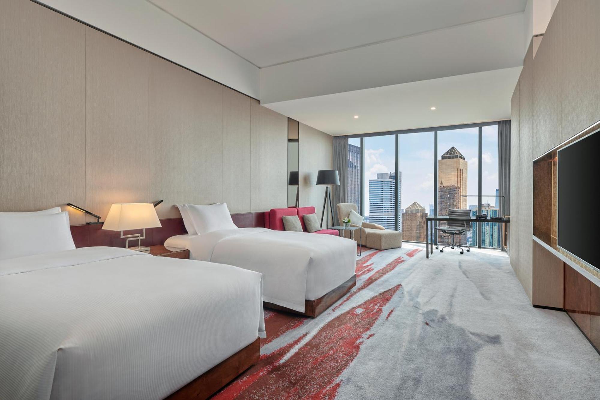Hilton Guangzhou Tianhe - Free Shuttle Bus And Registration Counter Available During Canton Fair Period Екстериор снимка Deluxe Room