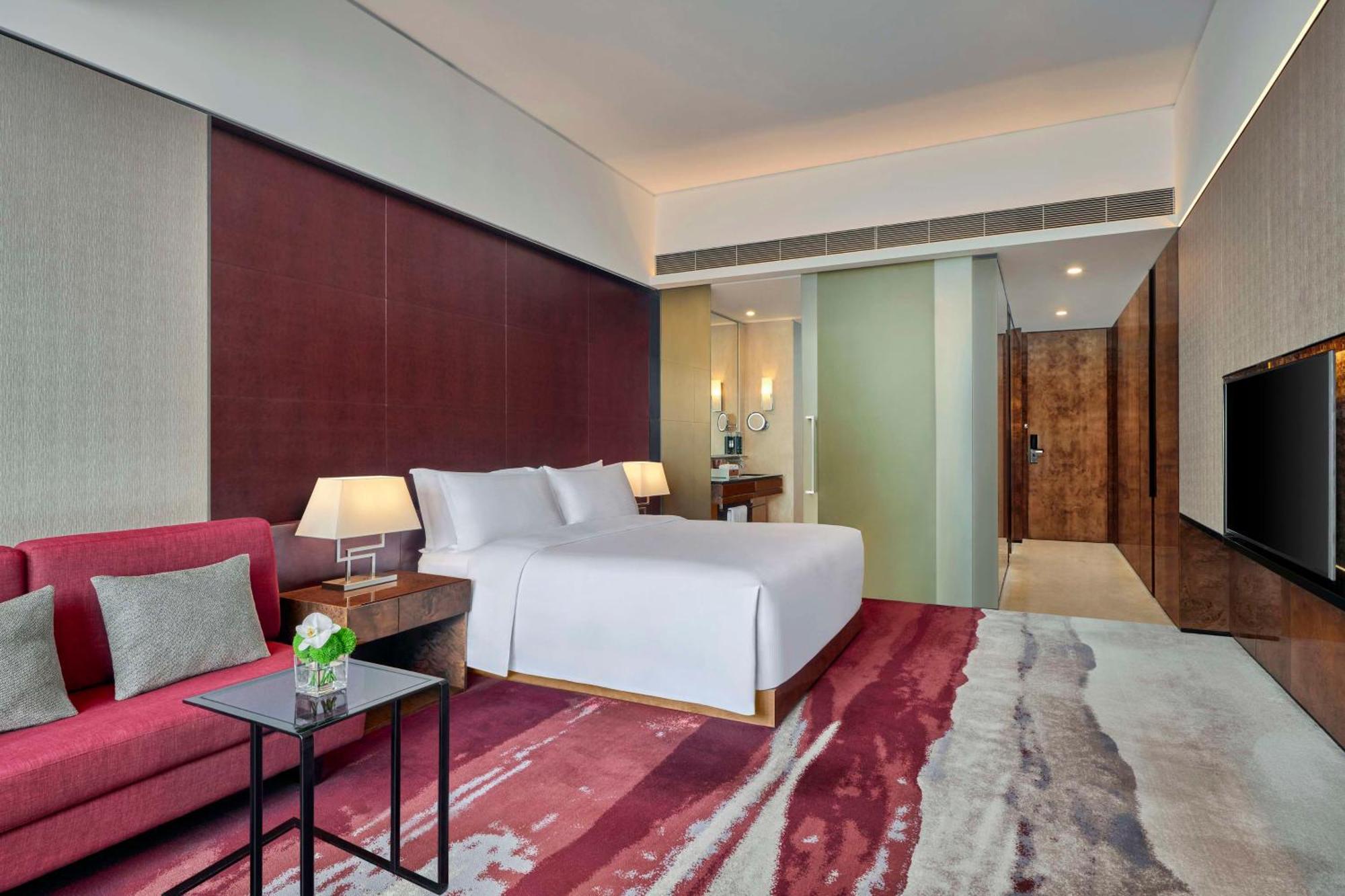 Hilton Guangzhou Tianhe - Free Shuttle Bus And Registration Counter Available During Canton Fair Period Екстериор снимка