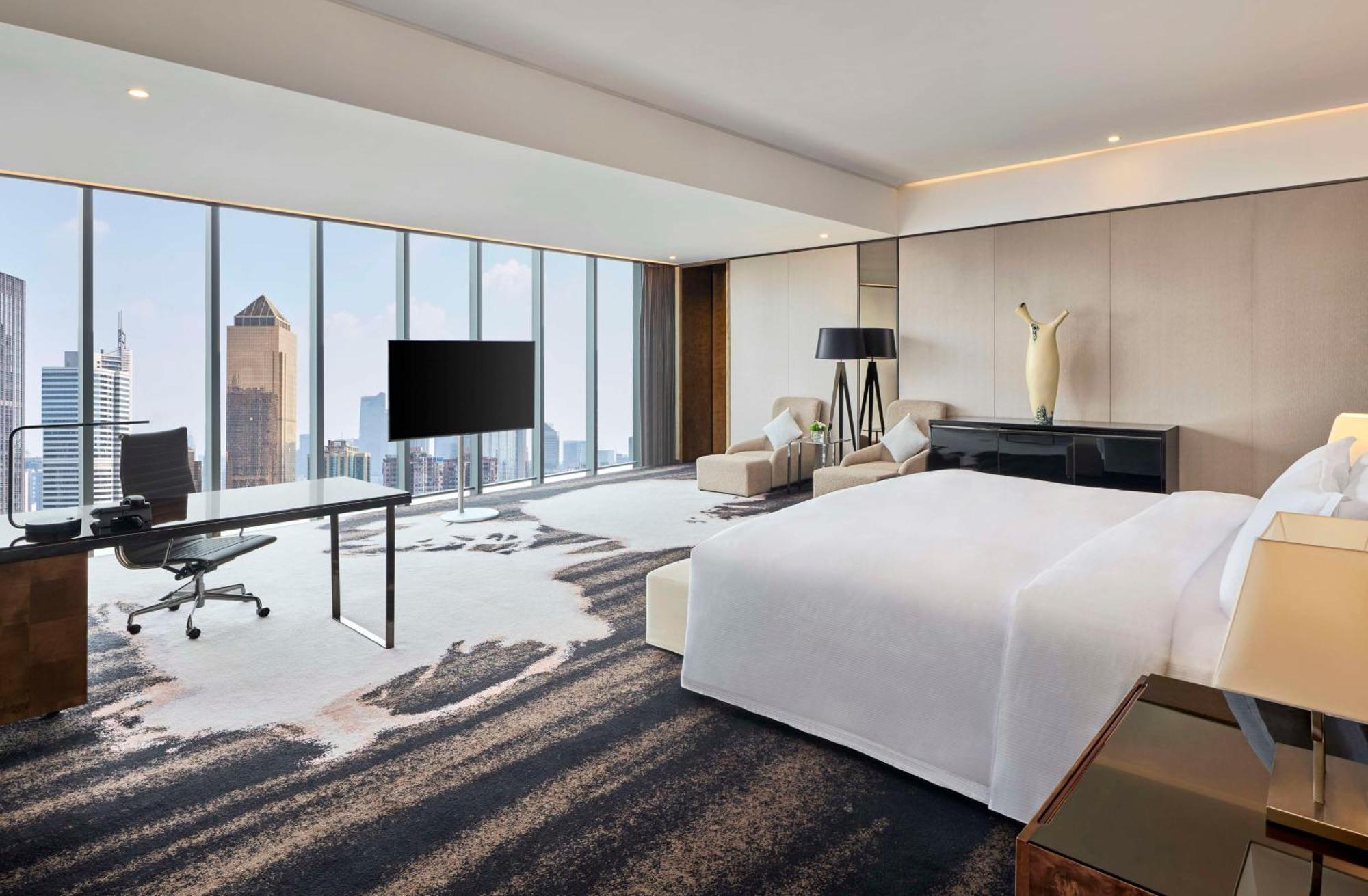 Hilton Guangzhou Tianhe - Free Shuttle Bus And Registration Counter Available During Canton Fair Period Екстериор снимка Deluxe Suite