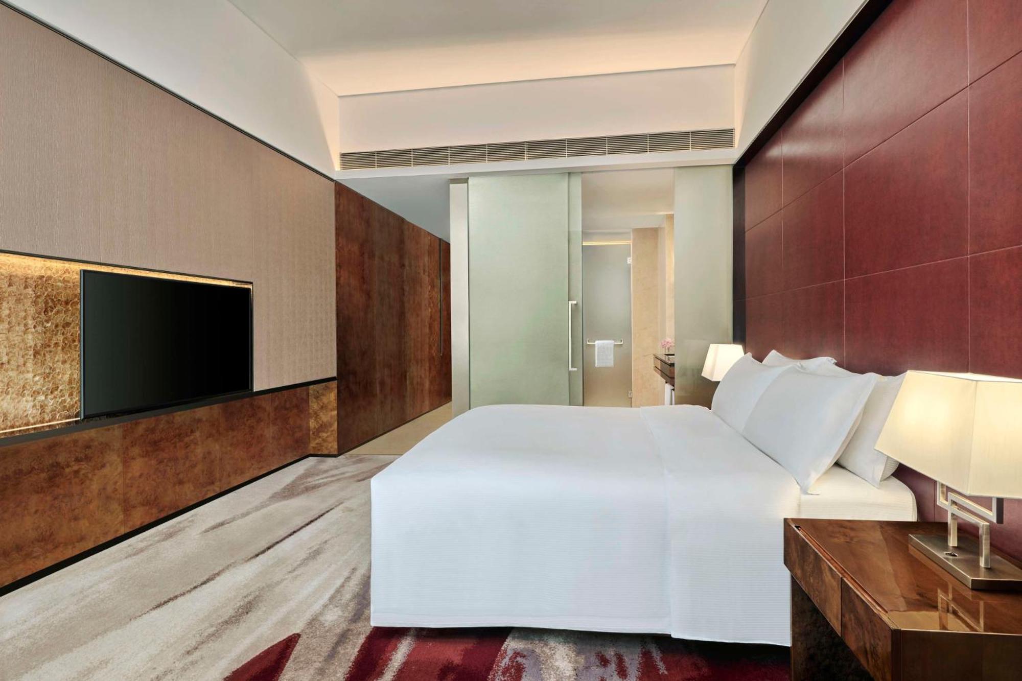 Hilton Guangzhou Tianhe - Free Shuttle Bus And Registration Counter Available During Canton Fair Period Екстериор снимка
